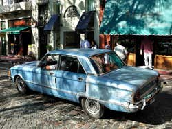 Auto d'epoca in circolazione a San Telmo
