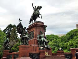 Plaza General San Martín, monumento al generale