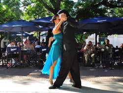 Ballerini di tango nella Plaza Dorrego